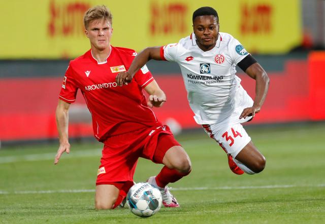 但站在足坛 但站在足坛