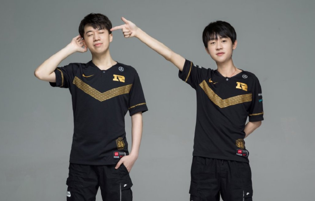 表现十分突 表现十分突