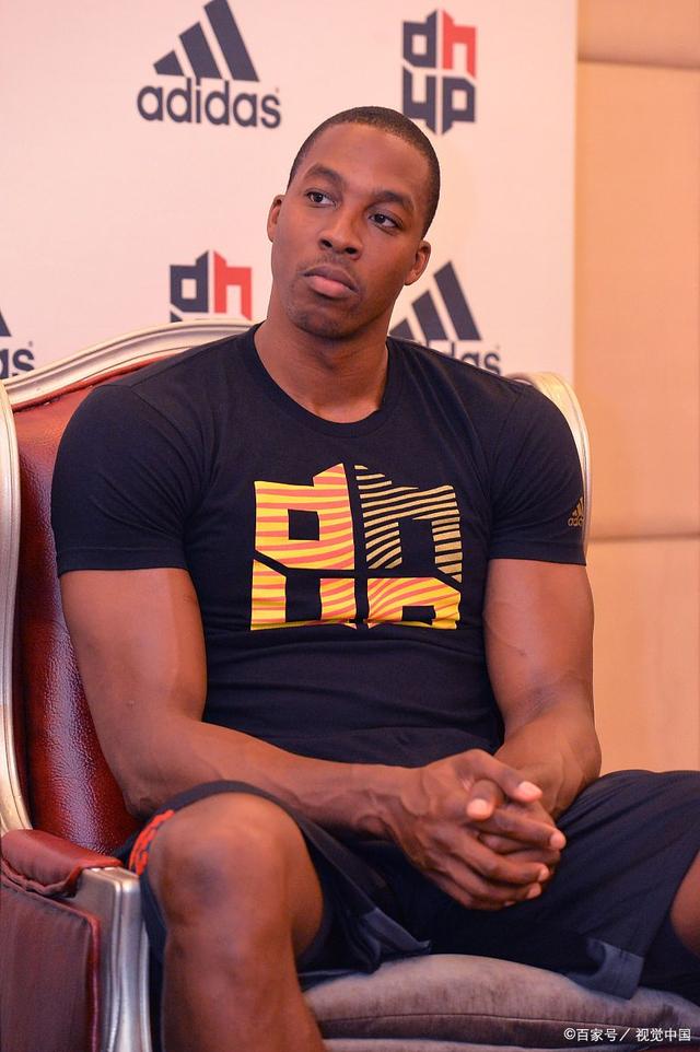 出手都紧扣 出手都紧扣